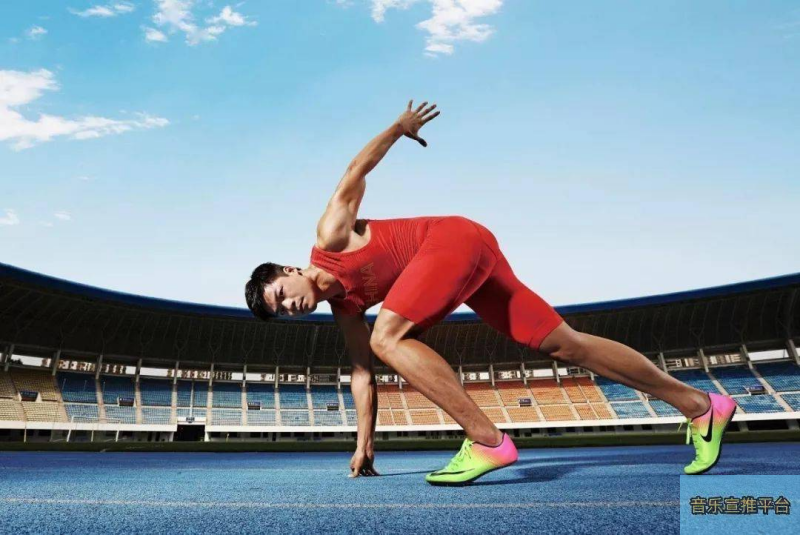 佳夫：作为后卫单场比赛进俩球不常见；沃尔特马德是顶级前锋