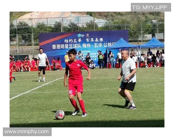 阿姆斯特丹市长：已对阿贾克斯球场燃放烟花一事展开调查